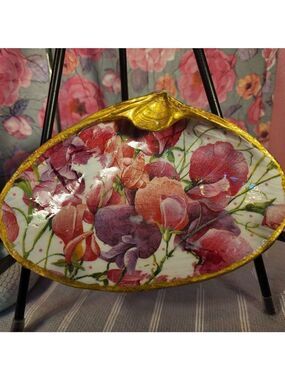 DECOUPAGE CLAM SHELL DECOUPAGE PINK FLOWERS ON A CLAM SHELL TRINKET DISH